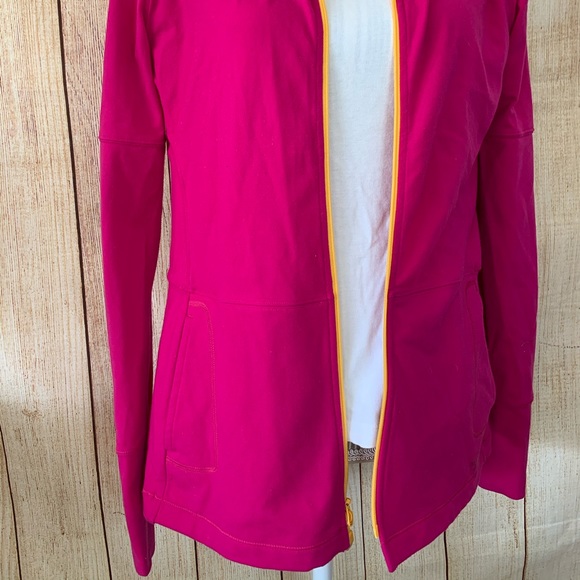 The North Face Large Pink LightWeight ZipUp Jacket - Picture 3 of 16